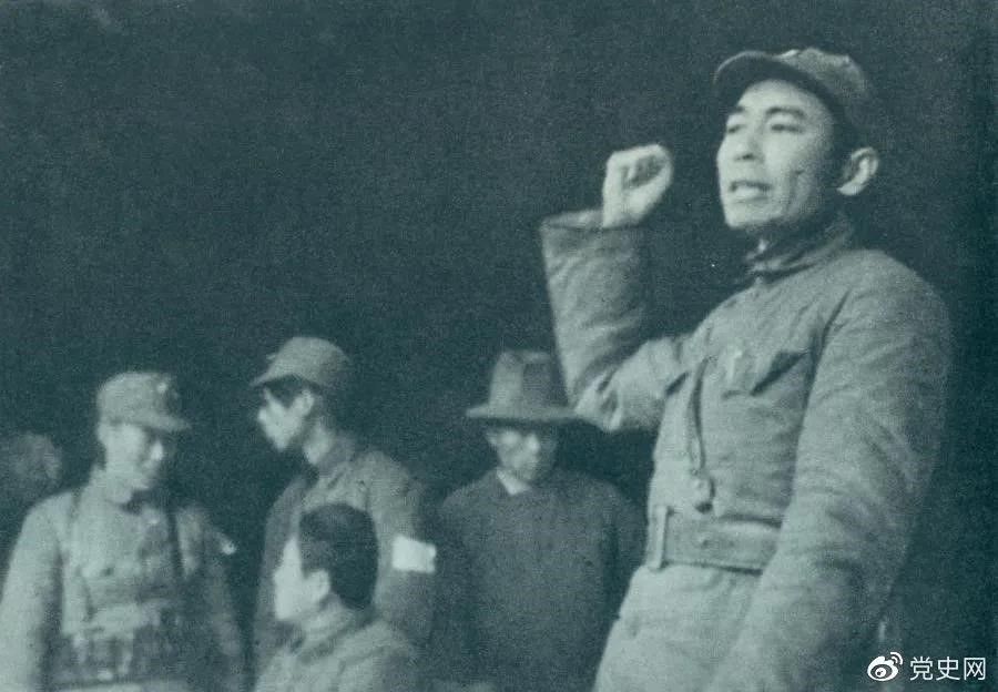 1939年2月23日，周恩來到皖南新四軍軍部，傳達中央關于新四軍向北向敵后發(fā)展的方針。