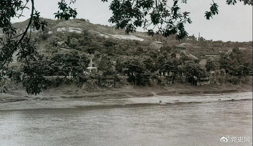 1935年3月16日至17日，紅一方面軍三渡赤水的渡口之一——茅臺(tái)渡口。