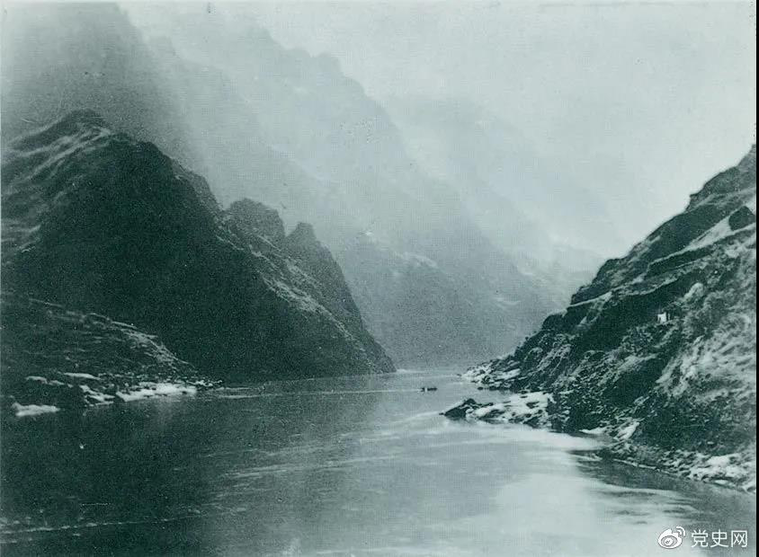 1935年3月中旬，紅軍三渡赤水，再次入川。隨后，又出奇不意地于3月21日四渡赤水，佯攻貴陽(yáng)，然后又向西北方向急進(jìn)。圖為赤水河。