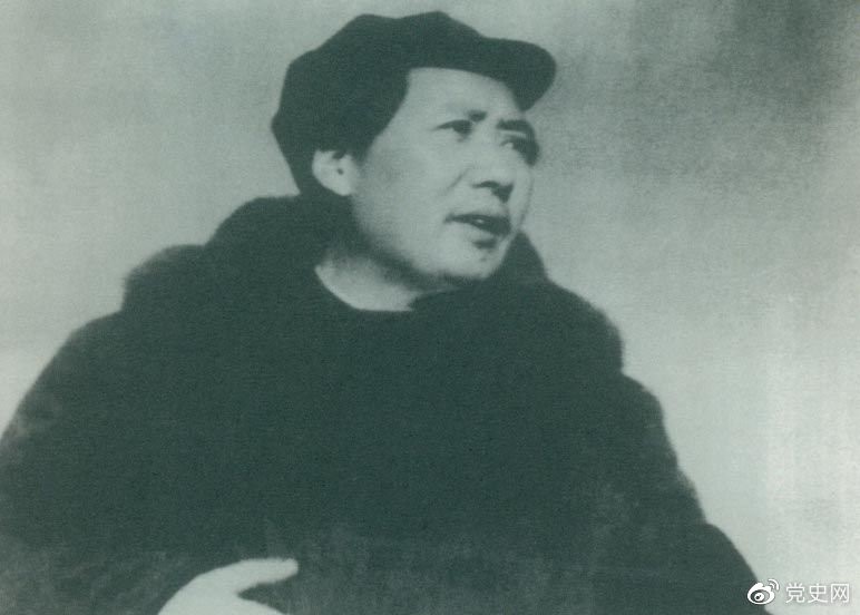 　　1949年3月23日，毛澤東率領中共中央機關離開西柏坡前往北平。出發(fā)時，他對周恩來說，今天是進京的日子，進京趕考去。我們決不當李自成，我們都希望考個好成績。