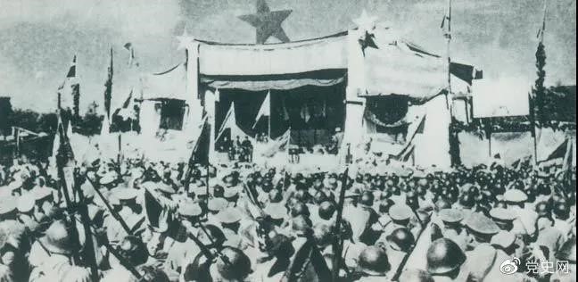 1950年5月19日，人民解放軍解放舟山群島。圖為舟山軍民舉行慶祝解放大會。