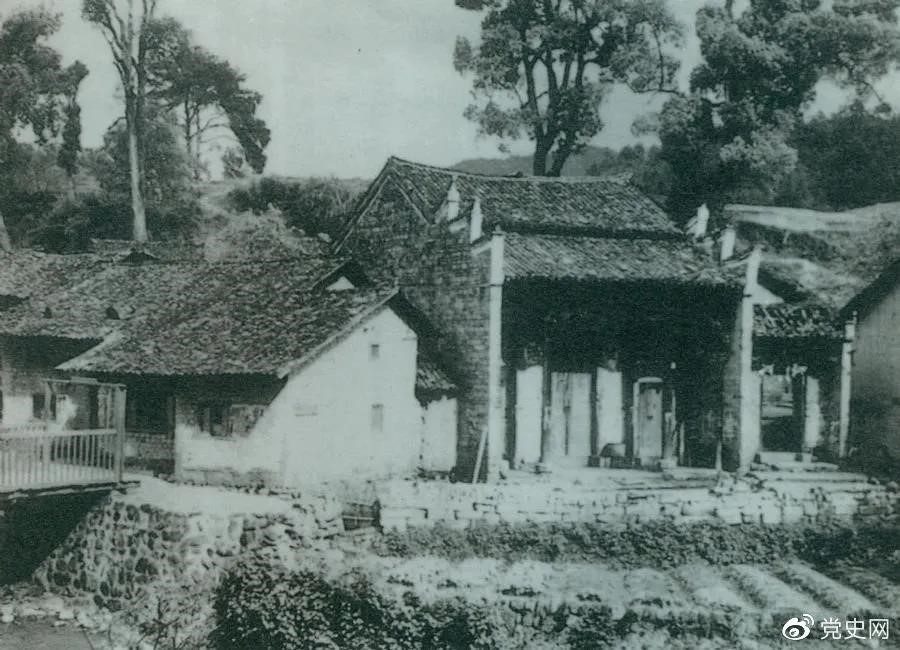 1928年5月20日，毛澤東主持召開中共湘贛邊界第一次代表大會。圖為會址——茅坪謝氏慎公祠。