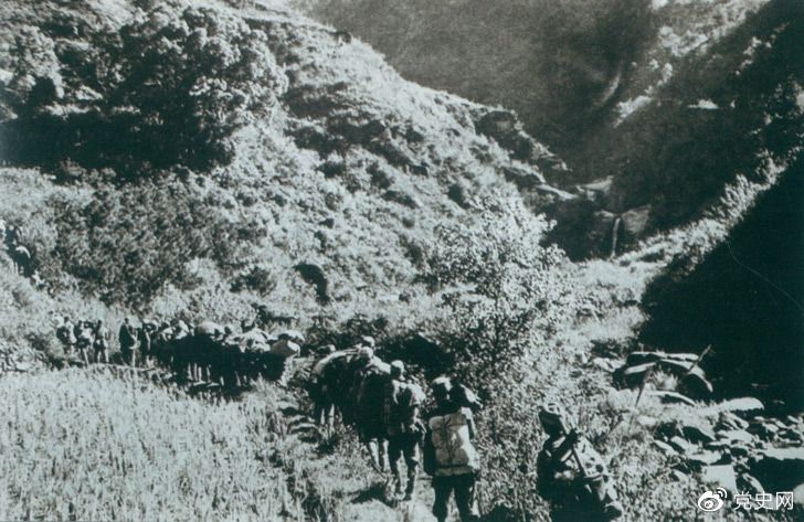 　　1947年6月，劉鄧大軍強渡黃河天險，千里躍進大別山，揭開了中國人民解放軍戰(zhàn)略進攻的序幕。