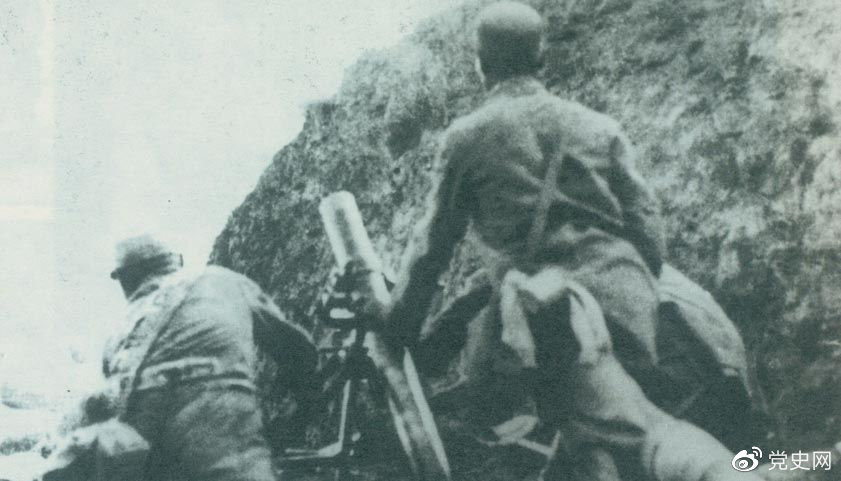 1940年8月，八路軍在總司令朱德、副總司令彭德懷的指揮下，向華北敵占交通線和各據(jù)點(diǎn)發(fā)動(dòng)了大規(guī)模進(jìn)攻戰(zhàn)役，即“百團(tuán)大戰(zhàn)”。